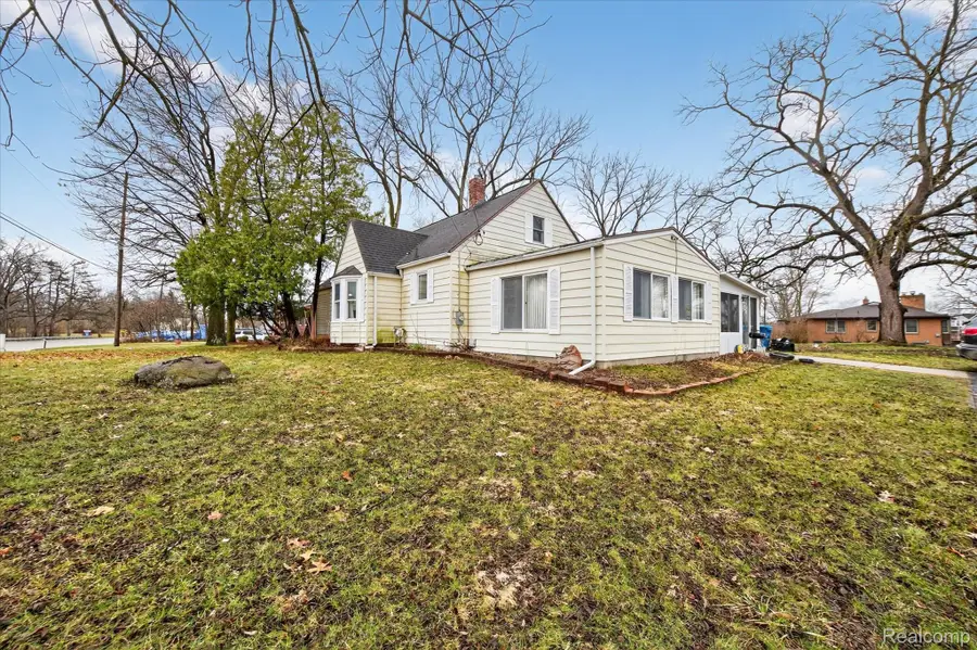 13520 N Fenton Road, Fenton, MI 48430 - #2