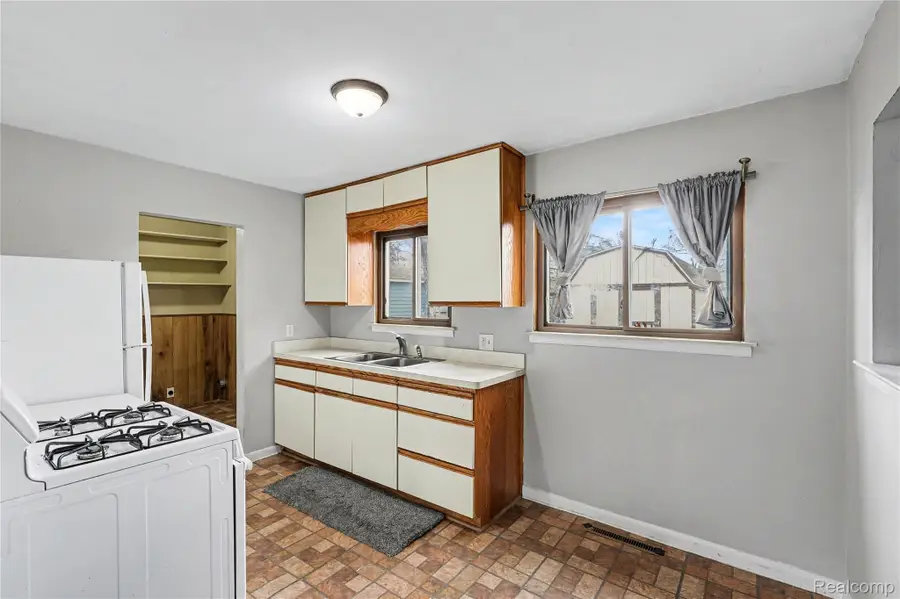 2423 N Long Lake Road, Fenton, MI 48430 - #2