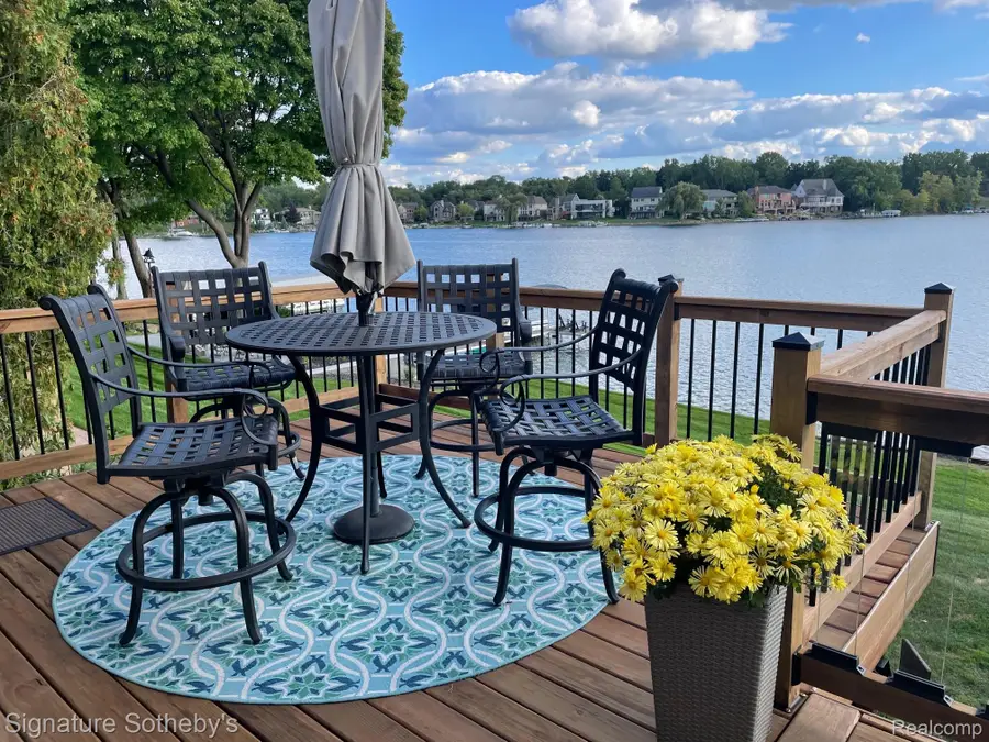 2497 W Walton Boulevard, Waterford, MI 48329 - #2