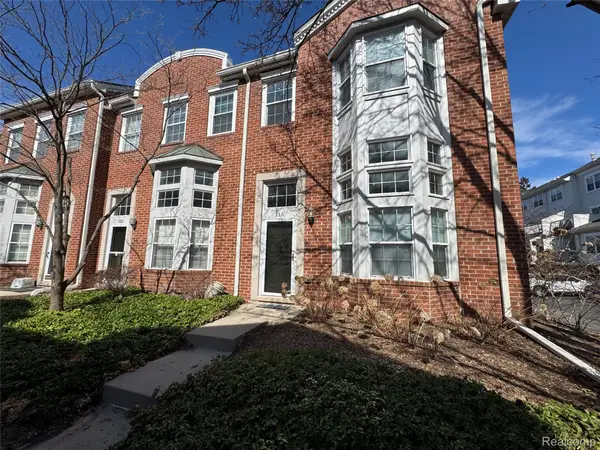 115 N Georgetown Square #10, RoyalOak, MI 48067