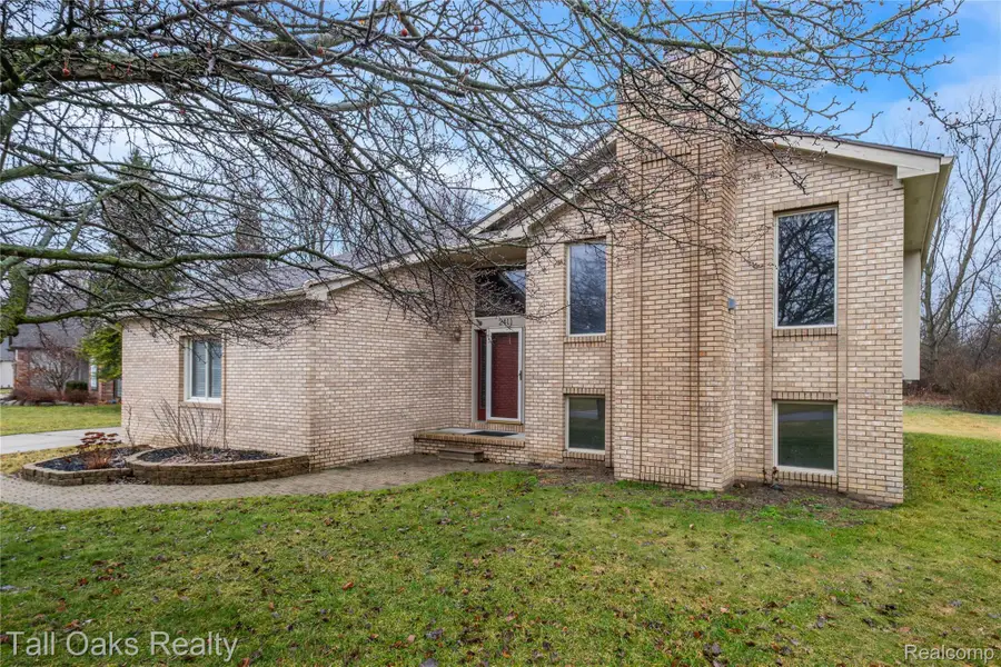 2411 Briar Creek Lane, Burton, MI 48509 - #2