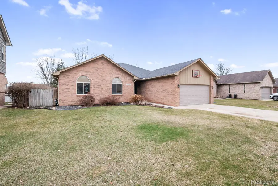 49248 Berkshire Drive, Chesterfield, MI 48047 - #3