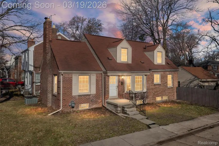 20701 Toles Lane, Grosse Pointe Woods, MI 48236 - #2