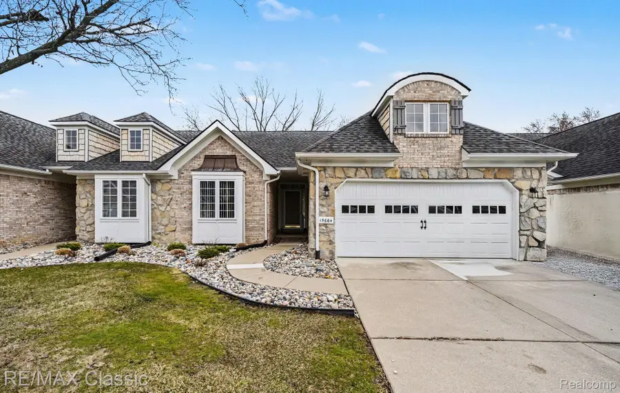 15664 Hunter Grove, Livonia, MI 48154 - #3