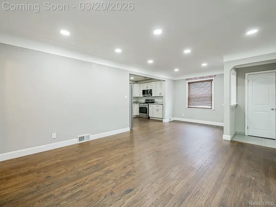 21105 Oxford Avenue, Farmington Hills, MI 48336 - #3