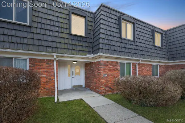 1878 Colonial Village Way #4, Waterford, MI 48328