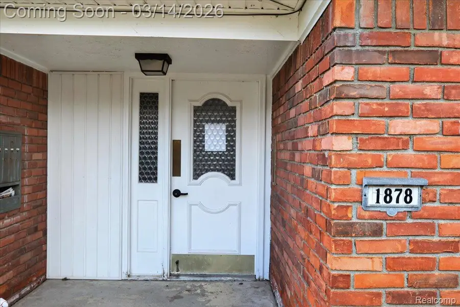 1878 Colonial Village Way #4, Waterford, MI 48328 - #2