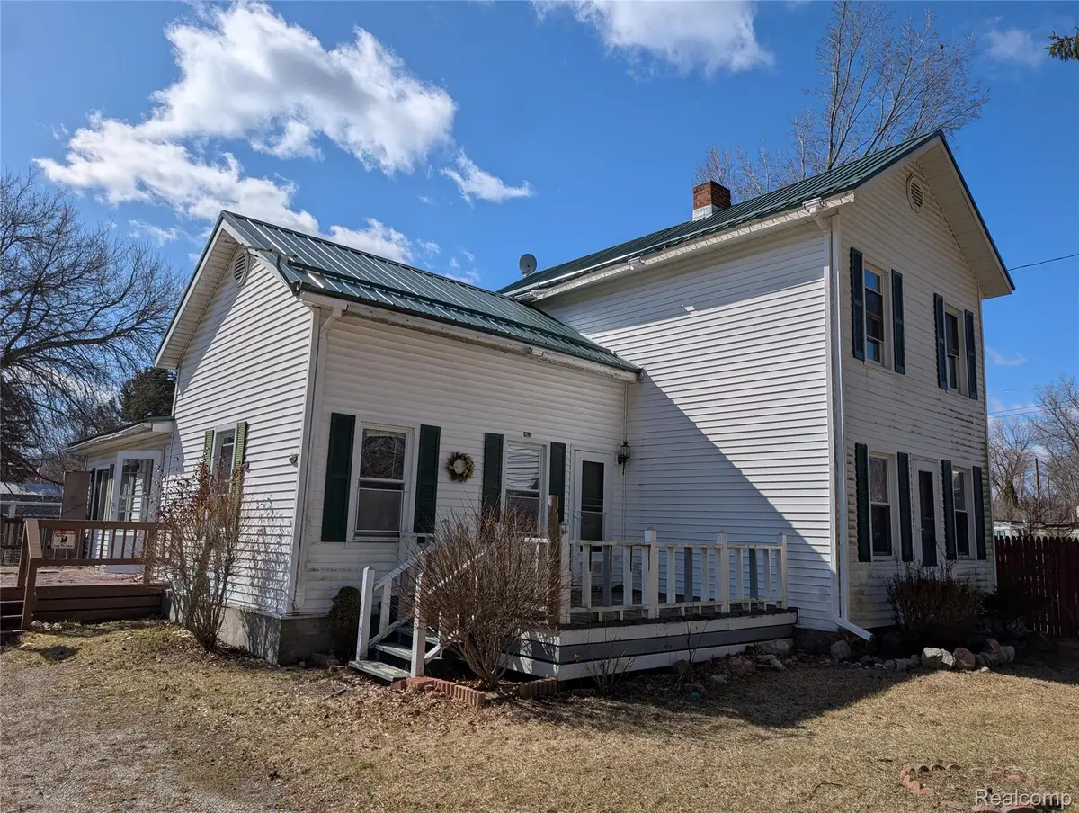 10611 W Saint Charles Road, Sumner, MI 48889 - #1