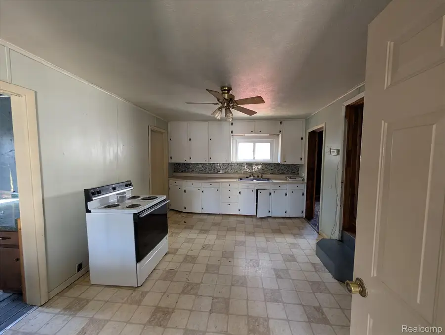 10611 W Saint Charles Road, Sumner, MI 48889 - #3