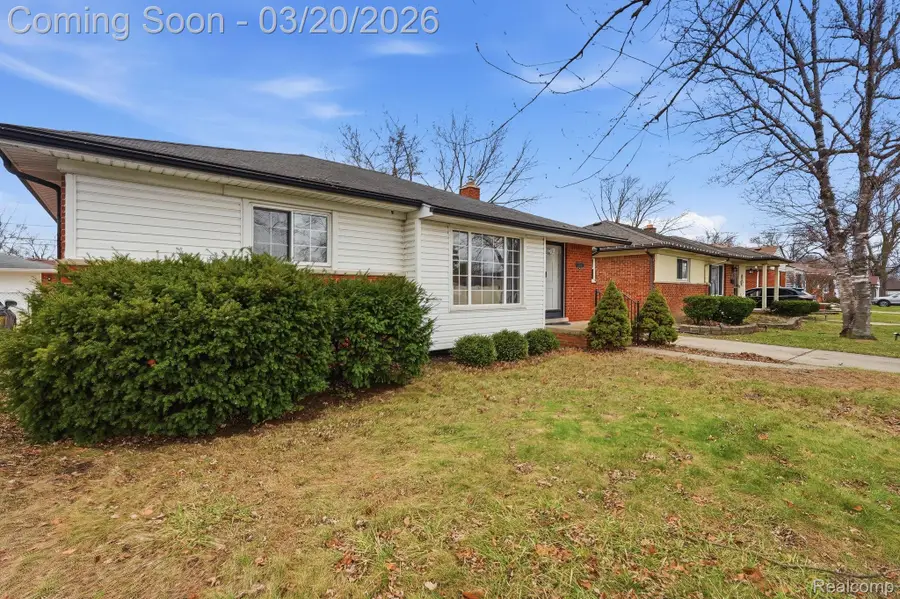 20816 Yale Street, Saint Clair Shores, MI 48081 - #3