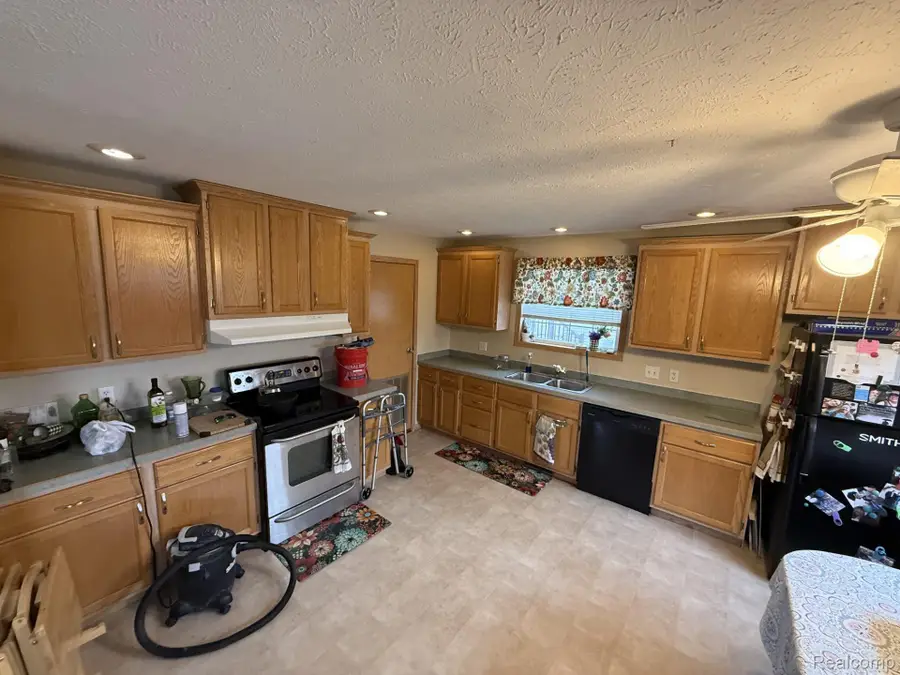 11224 Nearbrook Court, South Lyon, MI 48178 - #2