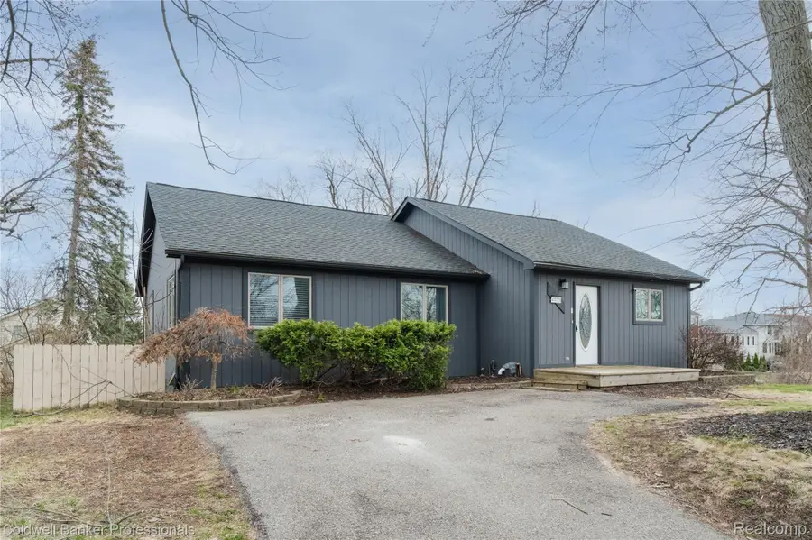 4015 Green Lake Road, West Bloomfield, MI 48324 - #3