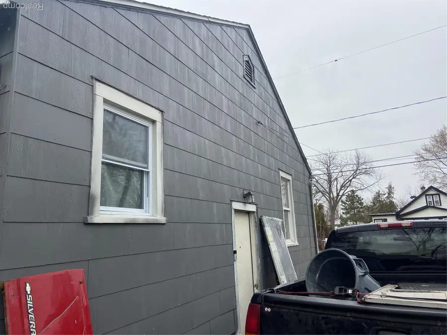 937 Barrie Avenue, Flint, MI 48507 - #3