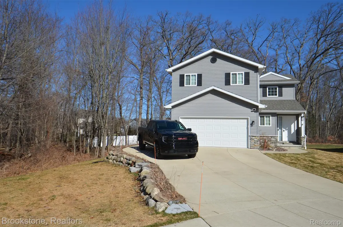 350 Fountain Park Drive, Waterford, MI 48327 - #1