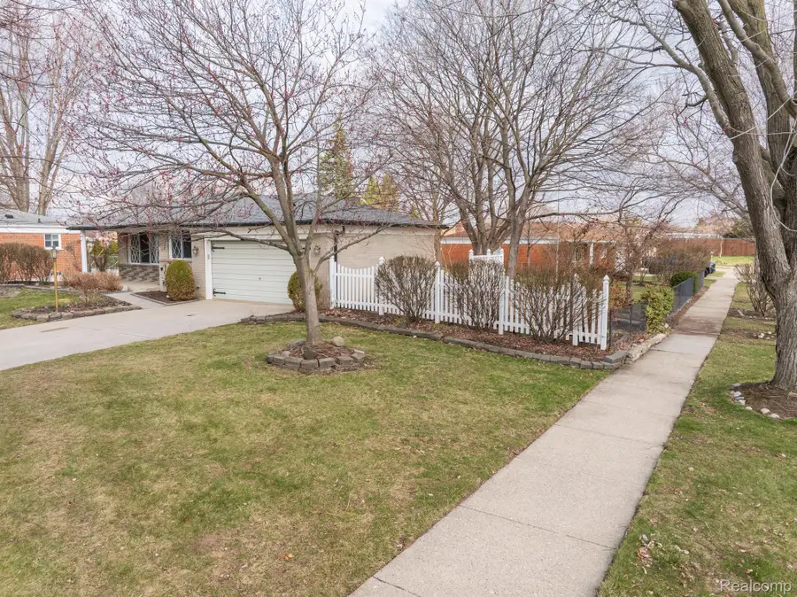 5121 Mckinley Road, Warren, MI 48091 - #3