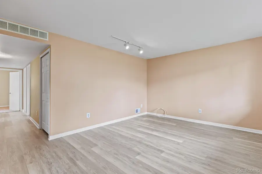 25513 Annapolis Street, Dearborn Heights, MI 48125 - #2