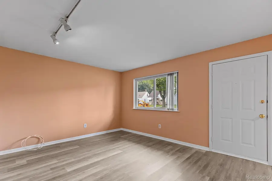 25513 Annapolis Street, Dearborn Heights, MI 48125 - #3