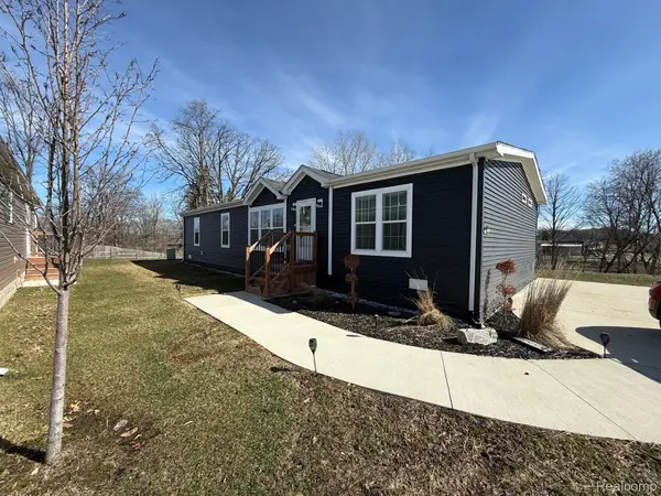 6450 Prince Boulevard, Fenton, MI 48430