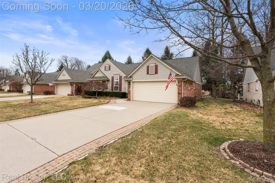 5776 Woodview Drive #6, Sterling Heights, MI 48314 - #3