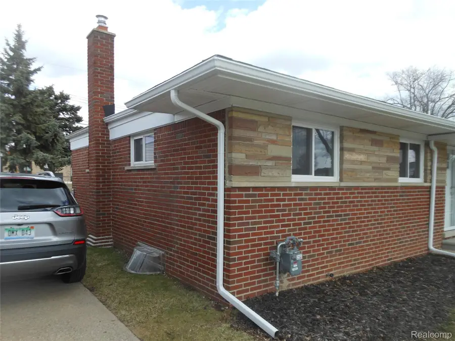 22025 Tanglewood Street, Saint Clair Shores, MI 48082 - #2