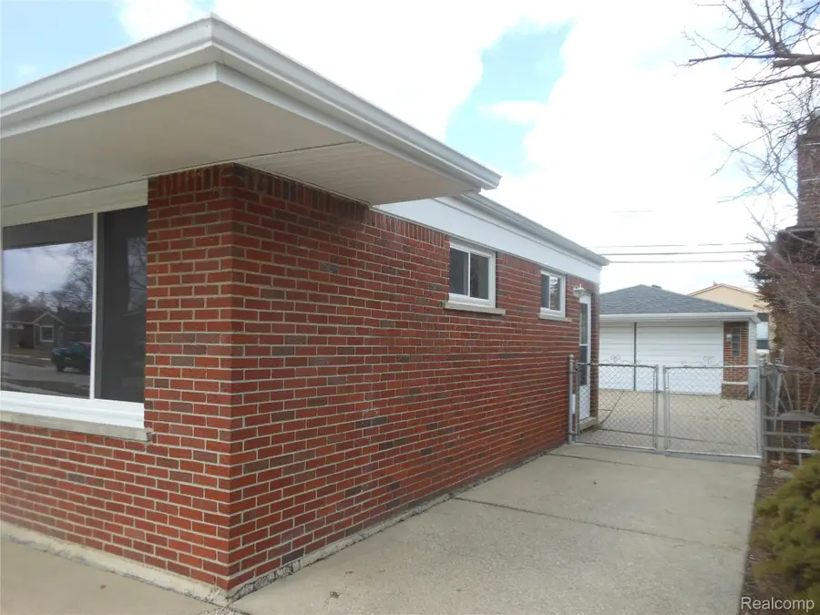 22025 Tanglewood Street, Saint Clair Shores, MI 48082 - #3