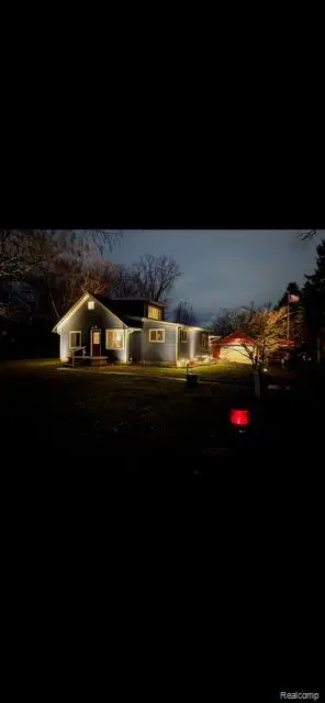 5610 Croswell Road, Waterford, MI 48327 - #3