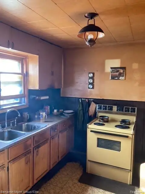 11358 E Rivard Avenue, Warren, MI 48089 - #3