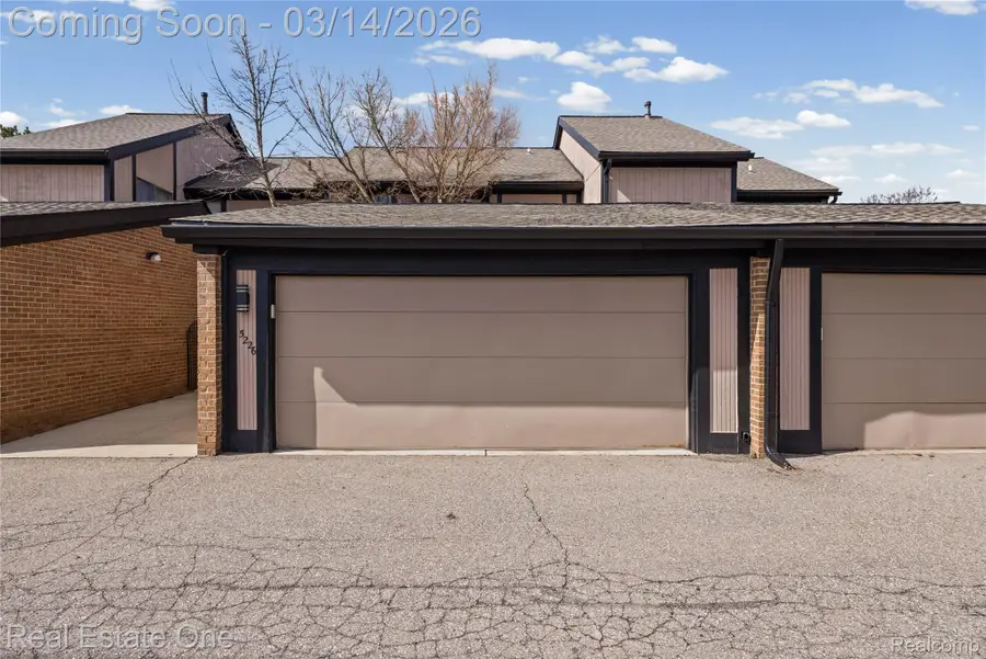 5226 Brett Court, West Bloomfield, MI 48322 - #2