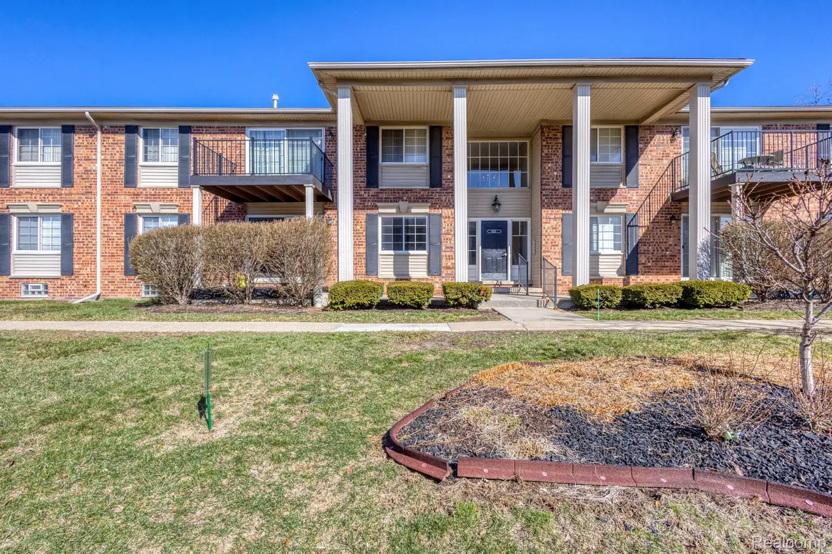 6121 Orchard Lake Road #102, West Bloomfield, MI 48322 - #1