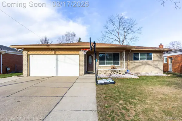 28043 Wexford Drive, Warren, MI 48092