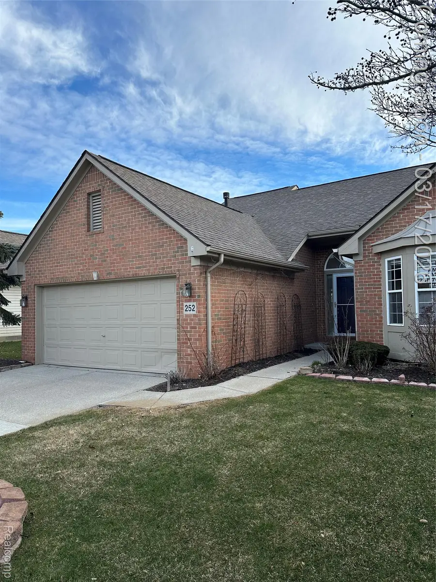 252 Shore Brook Lane, Commerce, MI 48390 - #2