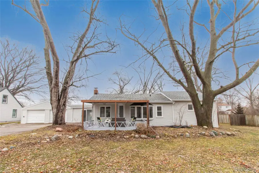 23106 Springbrook Drive, Farmington Hills, MI 48336 - #2