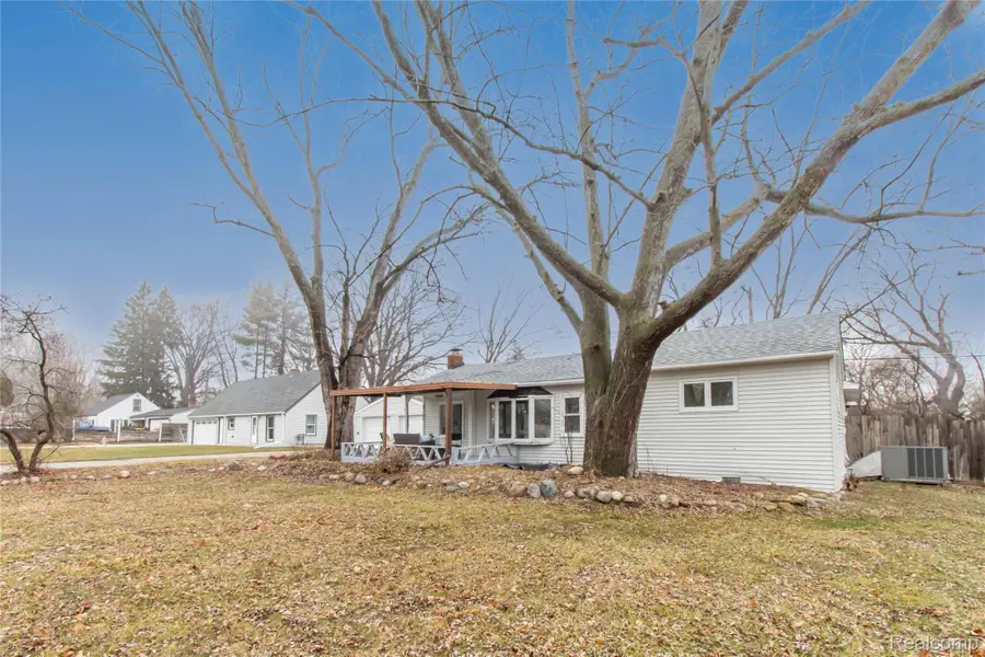23106 Springbrook Drive, Farmington Hills, MI 48336 - #3
