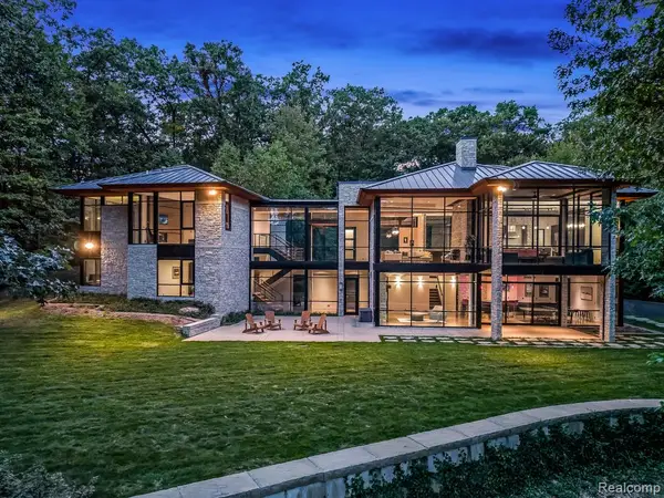 6956 Cooley Lake Road, WhiteLake, MI 48383