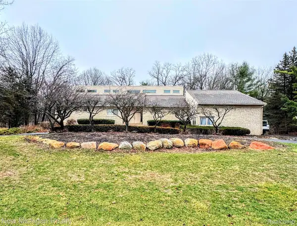 3989 S Shore Drive, CommerceTwp, MI 48382
