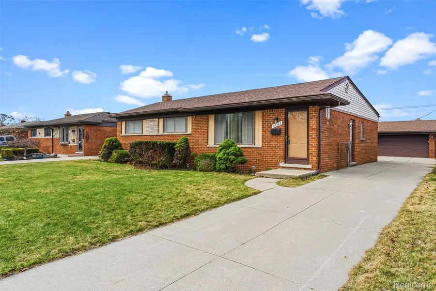 27323 Crestwood Drive, Warren, MI 48088 - #2