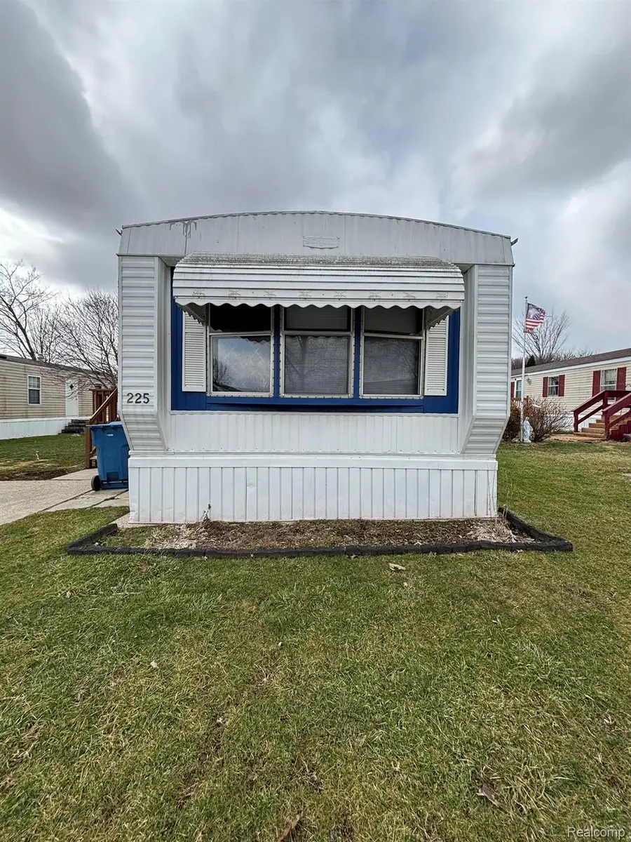 225 W Thornridge Lane, Vienna, MI 48458 - #2