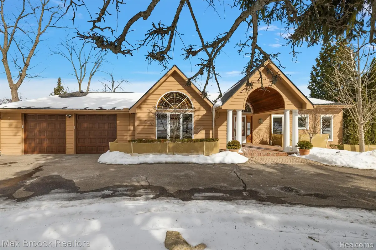 2797 Orchard Place, Orchard Lake Village, MI 48324 - #1