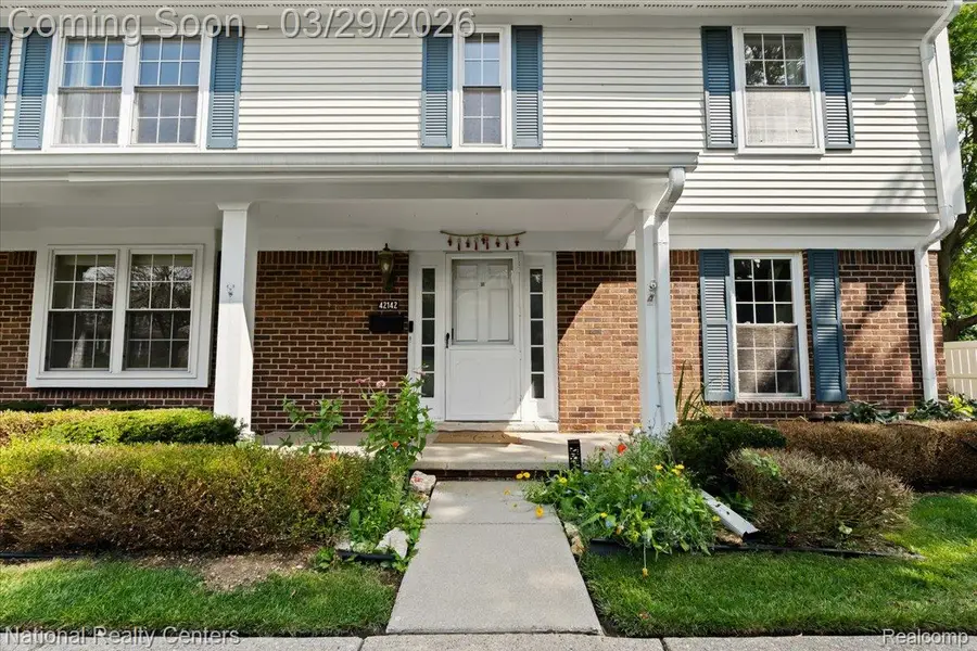 42142 Roscommon Street, Novi, MI 48167 - #3