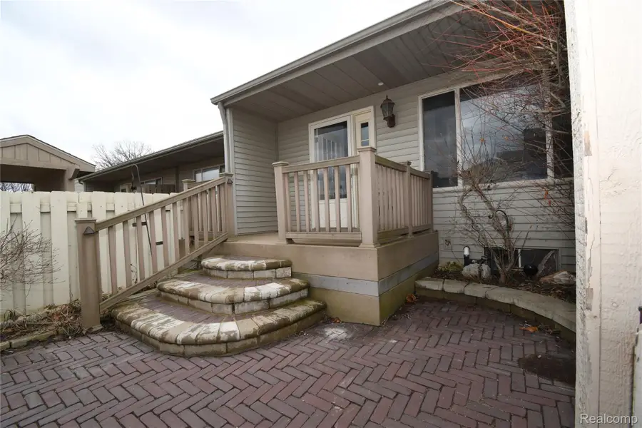 62310 Arlington Circle #3, South Lyon, MI 48178 - #2