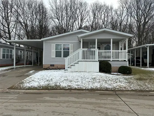 94 Twin Oaks Drive, Lapeer, MI 48446