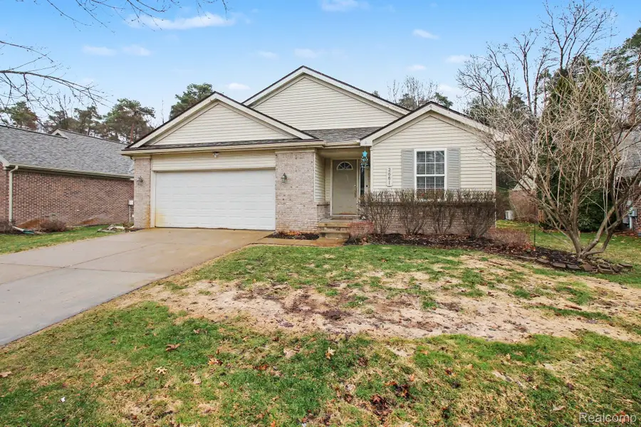 2661 Signature Circle, Pinckney, MI 48169 - #2
