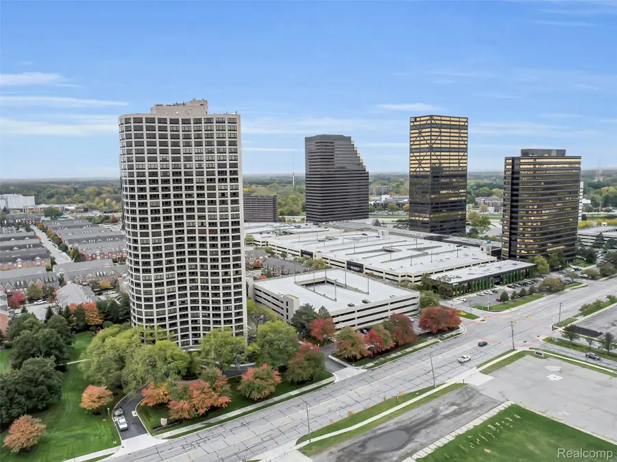 5000 Town Center Dr #2405, Southfield, MI 48075 - #2