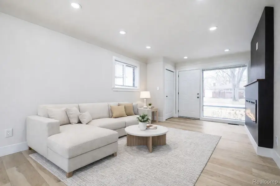 23118 Recreation Street, Saint Clair Shores, MI 48082 - #2