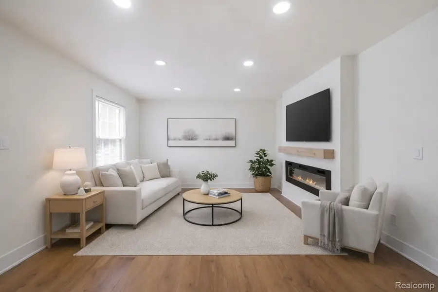 19133 Huntington Avenue, Harper Woods, MI 48225 - #2