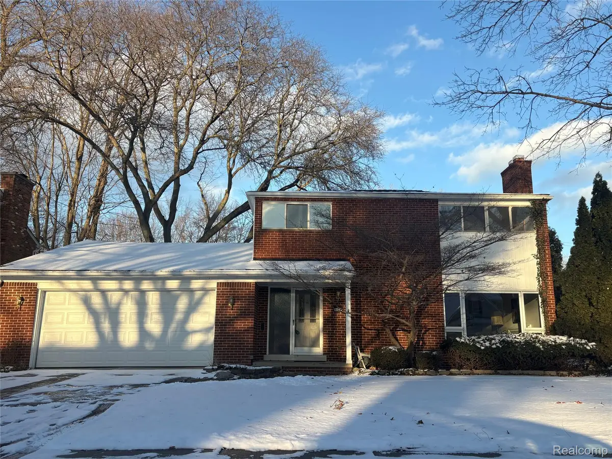 646 Peach Tree Lane, Grosse Pointe Woods, MI 48236 - #1