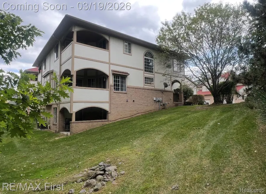 5998 Bella Vista Drive, West Bloomfield, MI 48322 - #2