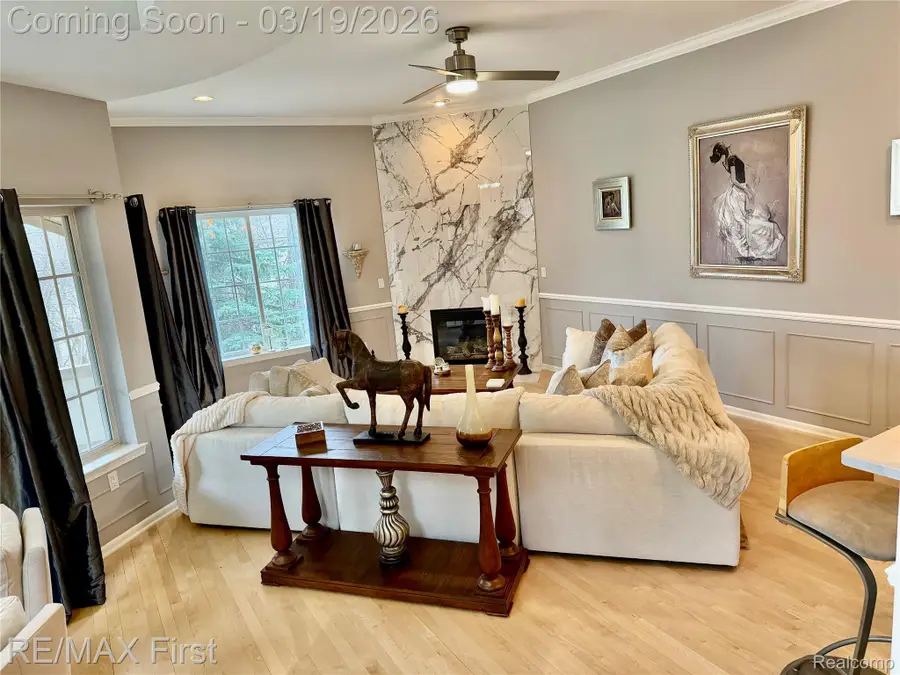 5998 Bella Vista Drive, West Bloomfield, MI 48322 - #3