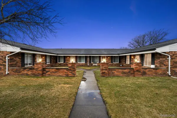 32622 Valley Drive, Warren, MI 48093