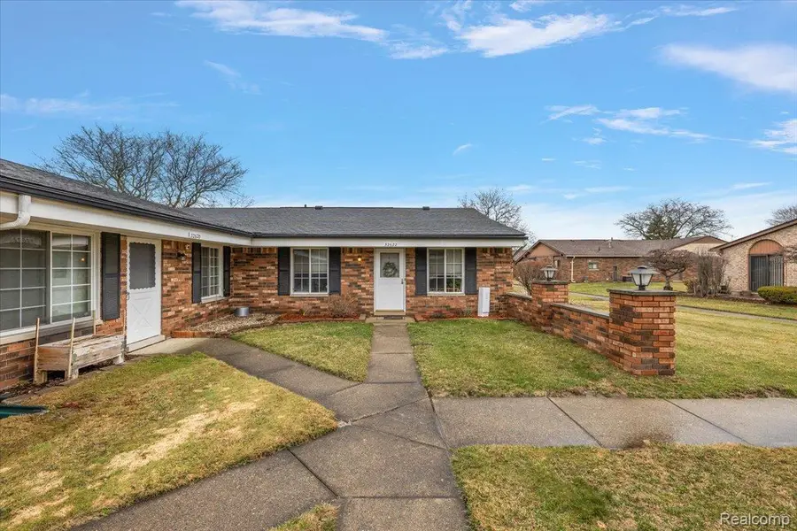 32622 Valley Drive, Warren, MI 48093 - #2